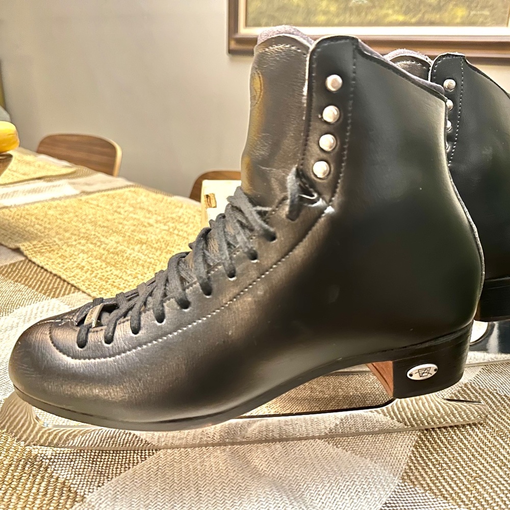 Riedell TS Figure Skates Size 9.5